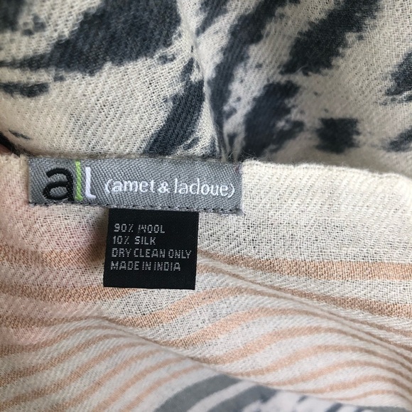 Wool and Silk Scarf - Picture 3 of 3